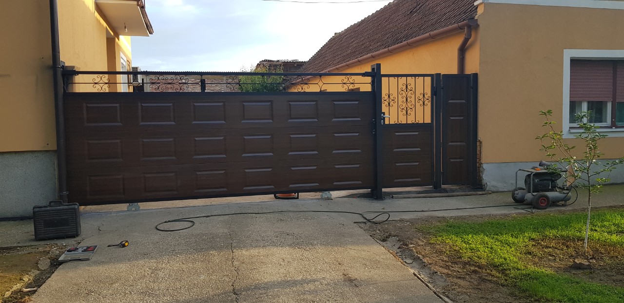 Čelična kapija u Sakulama | MCon izrada kapija po meri