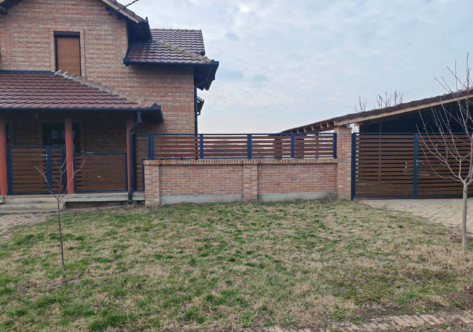 Čelične kapije i ograda u Uzdinu | MCon izrada i montaža kapija