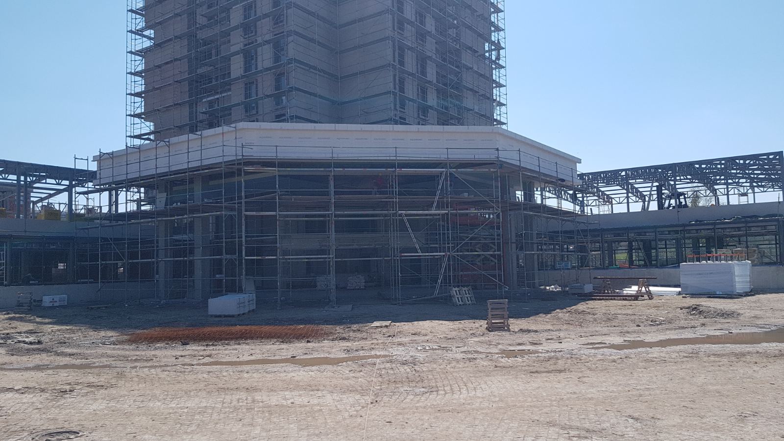 Glavni ulaz i igraonica — hotel Tamiš, Pančevo | MCon čelična konstrukcija