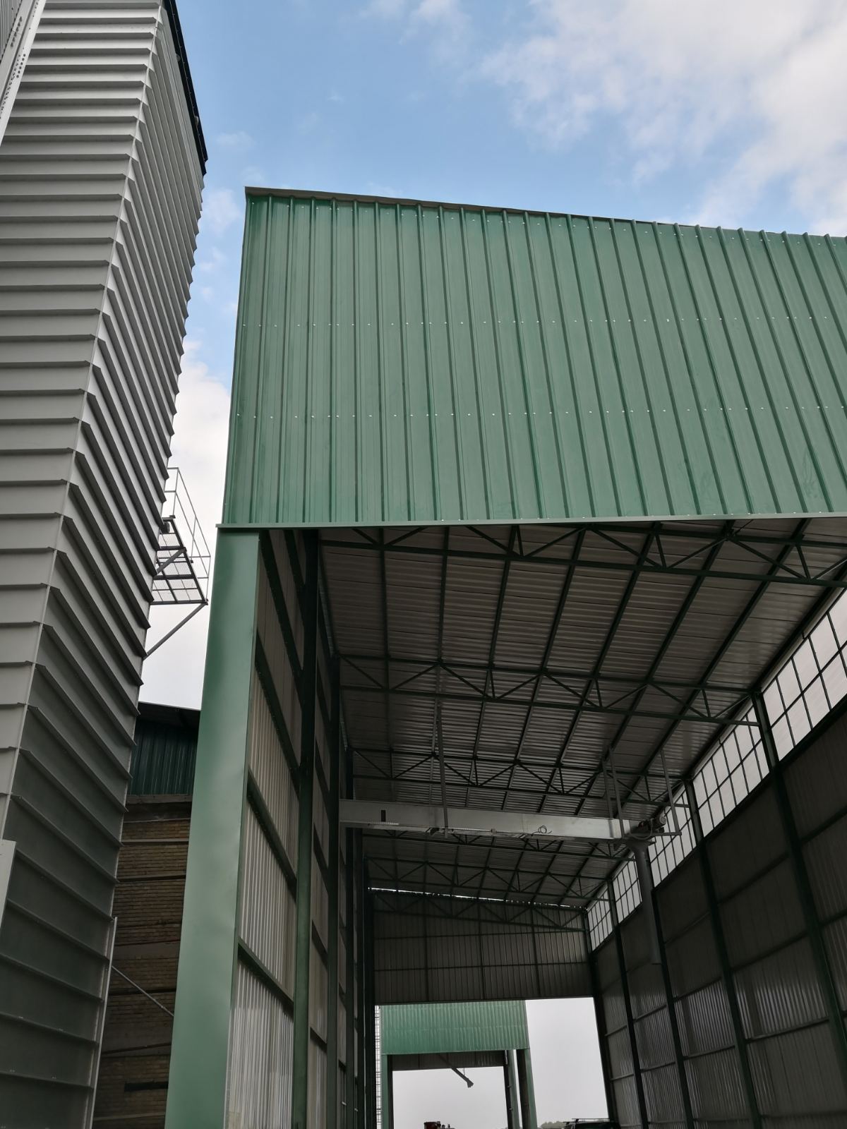 Čelična nadstrešnica na silosima kod Perleza | MCon montaža