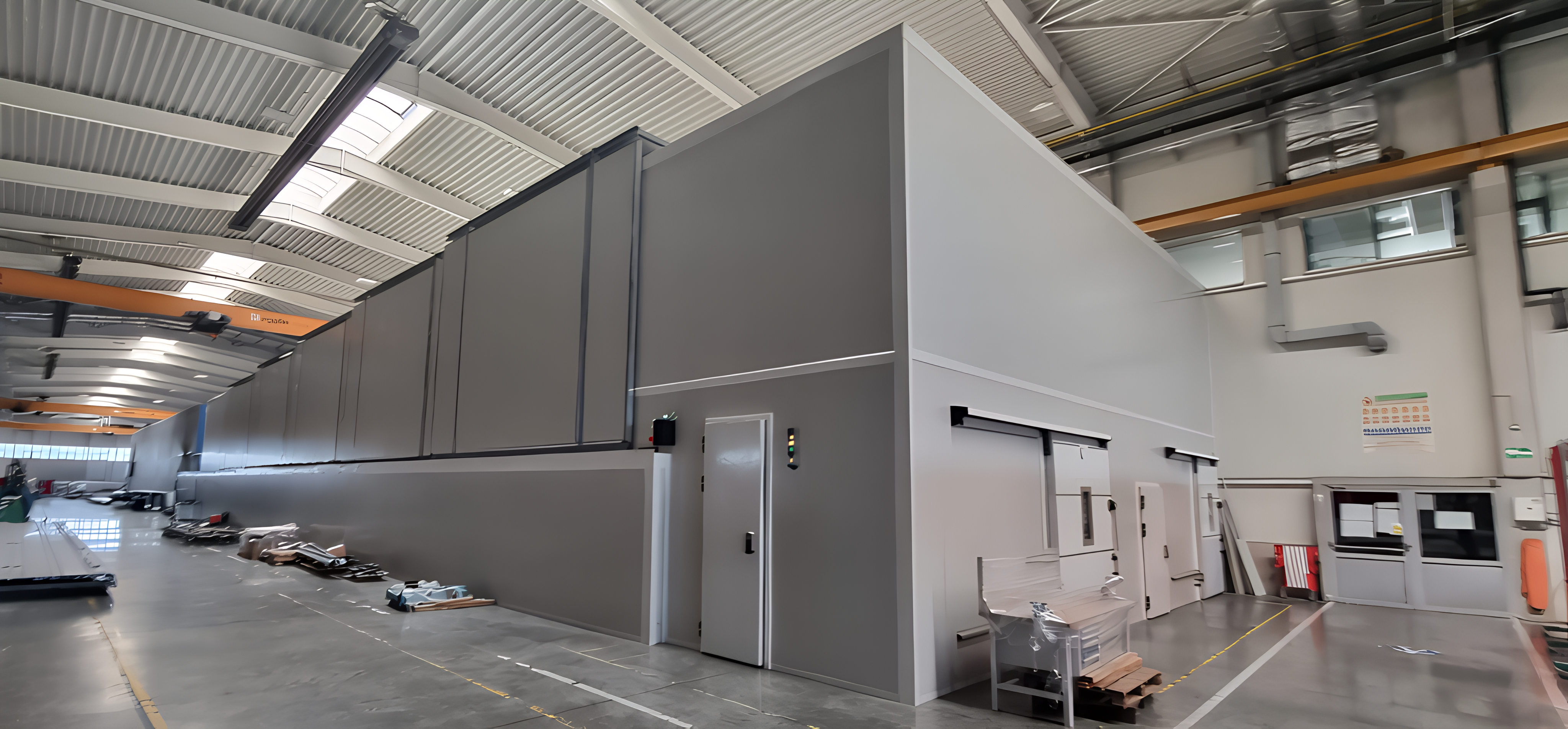 Pokretna konstrukcija za zvučnu izolaciju CNC mašine — Siemens, Kragujevac